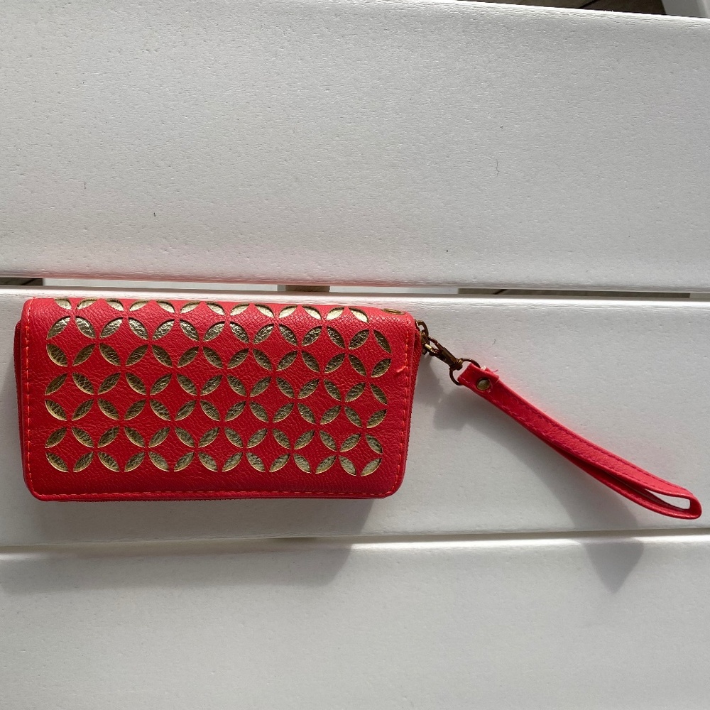2 Chic wristlet laser cut gold coral